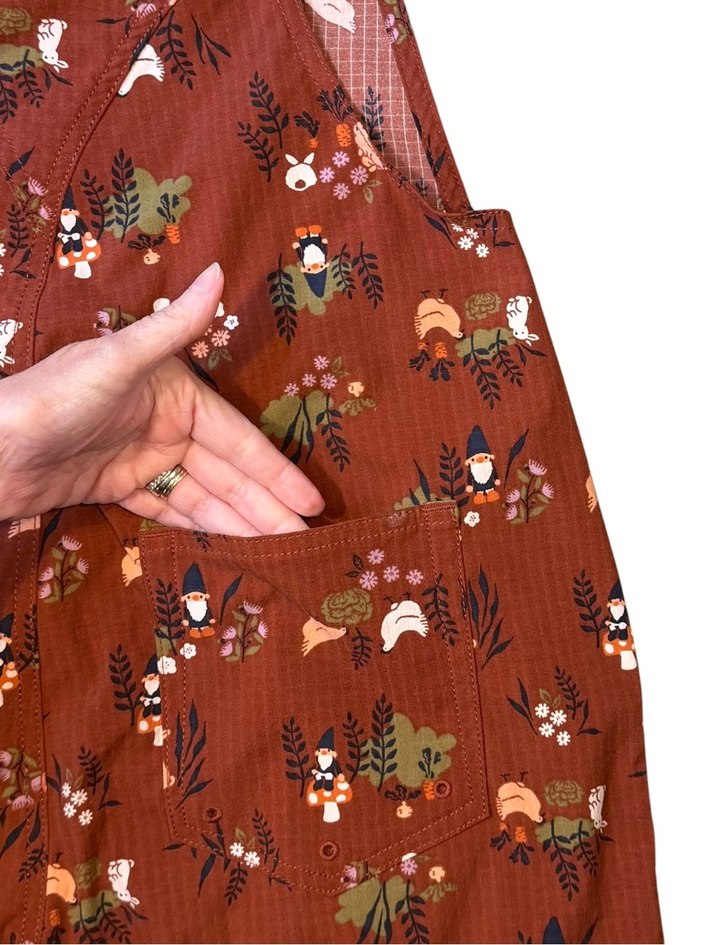 Duluth Heirloom Gardening Bib Overalls in Henna Garden Gnomes Size XS - Picture 12 of 13